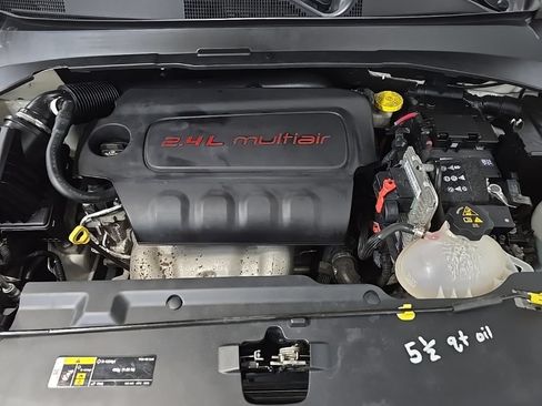 Used 2018 Jeep Compass Latitude w/ Cold Weather Group AWD/4WD image 12