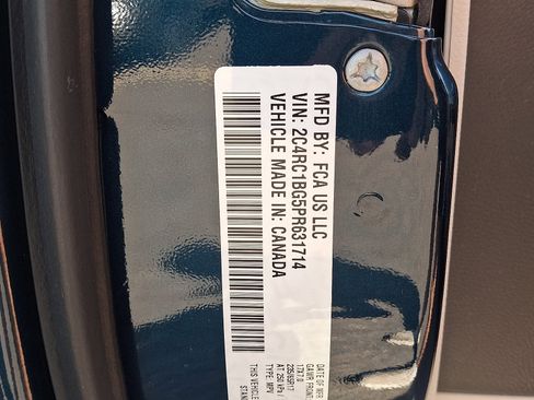 Used 2023 Chrysler Pacifica Touring-L FWD image 26