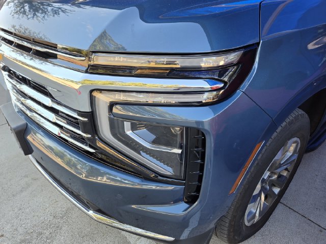Used 2025 Chevrolet Suburban LT w/ Comfort Package AWD/4WD image 8