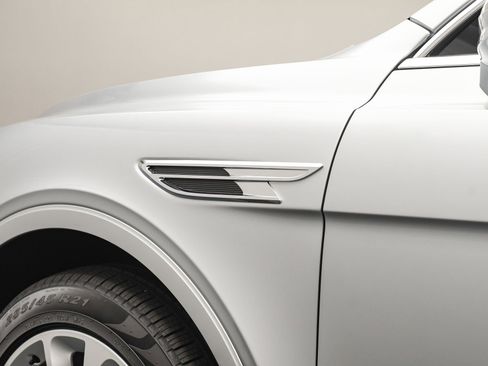 New 2025 Bentley Bentayga image 31