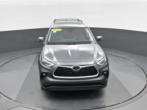 Used 2024 Toyota Highlander XLE image 21