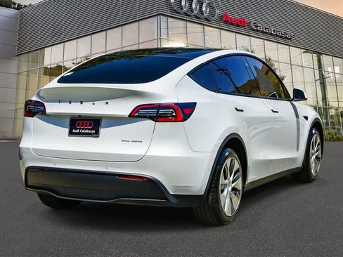 Used 2022 Tesla Model Y Long Range AWD/4WD image 4