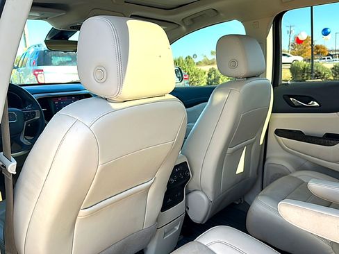 Used 2023 GMC Acadia Denali w/ Denali Ultimate Package image 17