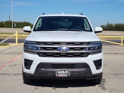 Used 2024 Ford Expedition Max XLT image 2