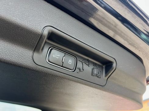 Used 2023 Ford Explorer XLT w/ Equipment Group 202A AWD/4WD image 23
