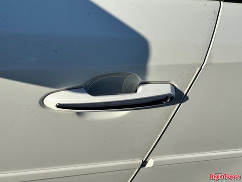 Used 2022 Toyota RAV4 Limited AWD/4WD image 10