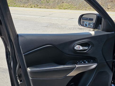 Used 2020 Jeep Cherokee Limited image 23