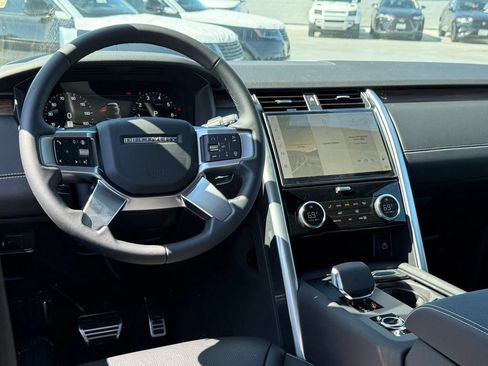 Certified 2025 Land Rover Discovery Dynamic SE AWD/4WD image 24