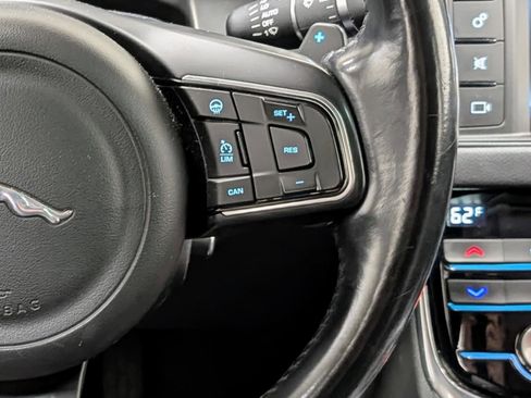 Used 2017 Jaguar XF Premium AWD/4WD image 34