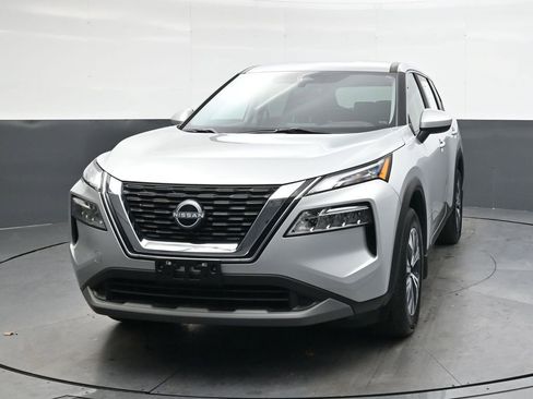 Used 2023 Nissan Rogue SV image 9