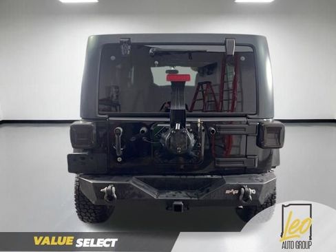 Used 2015 Jeep Wrangler Unlimited Sahara AWD/4WD image 6