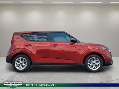 Used 2021 Kia Soul S FWD image 2