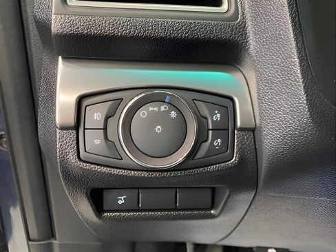 Used 2019 Ford Explorer XLT w/ Equipment Group 202A AWD/4WD image 19