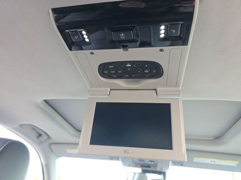 Used 2020 Chevrolet Suburban LT image 25