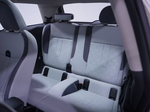 Used 2025 MINI Cooper 2-Door Hardtop image 9