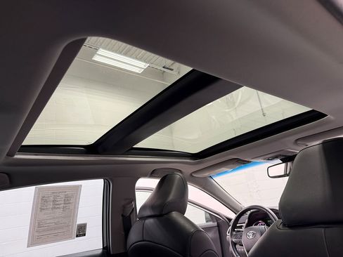 Used 2018 Toyota Camry XSE image 28