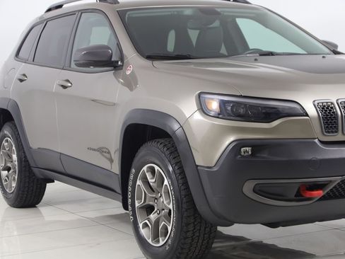 Used 2020 Jeep Cherokee Trailhawk w/ Cold Weather Group AWD/4WD image 37