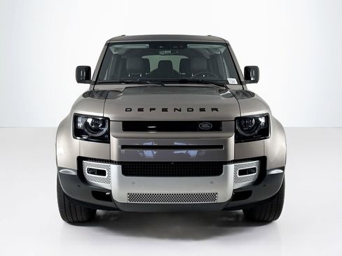 Used 2023 Land Rover Defender 130 SE AWD/4WD image 8