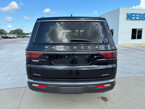Used 2022 Jeep Wagoneer Series II w/ Premium Group I AWD/4WD image 6