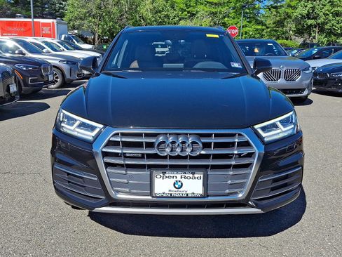 Used 2019 Audi Q5 2.0T Premium Plus w/ Premium Plus Package AWD/4WD image 2