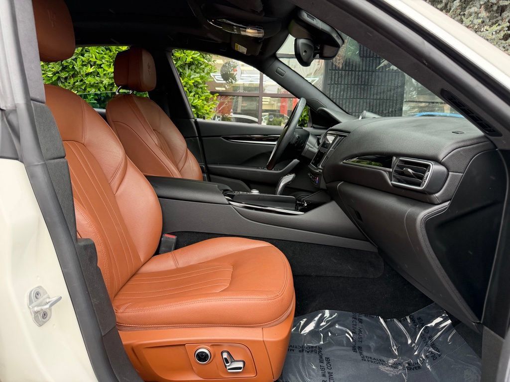 Used 2022 Maserati Levante GT AWD/4WD image 34