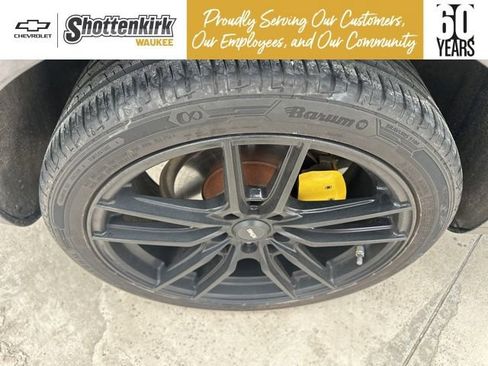 Used 2013 Volkswagen Eos w/ Sport Package image 10