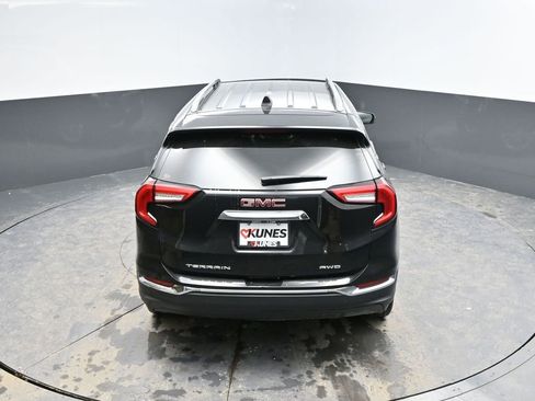 Used 2024 GMC Terrain SLT image 30