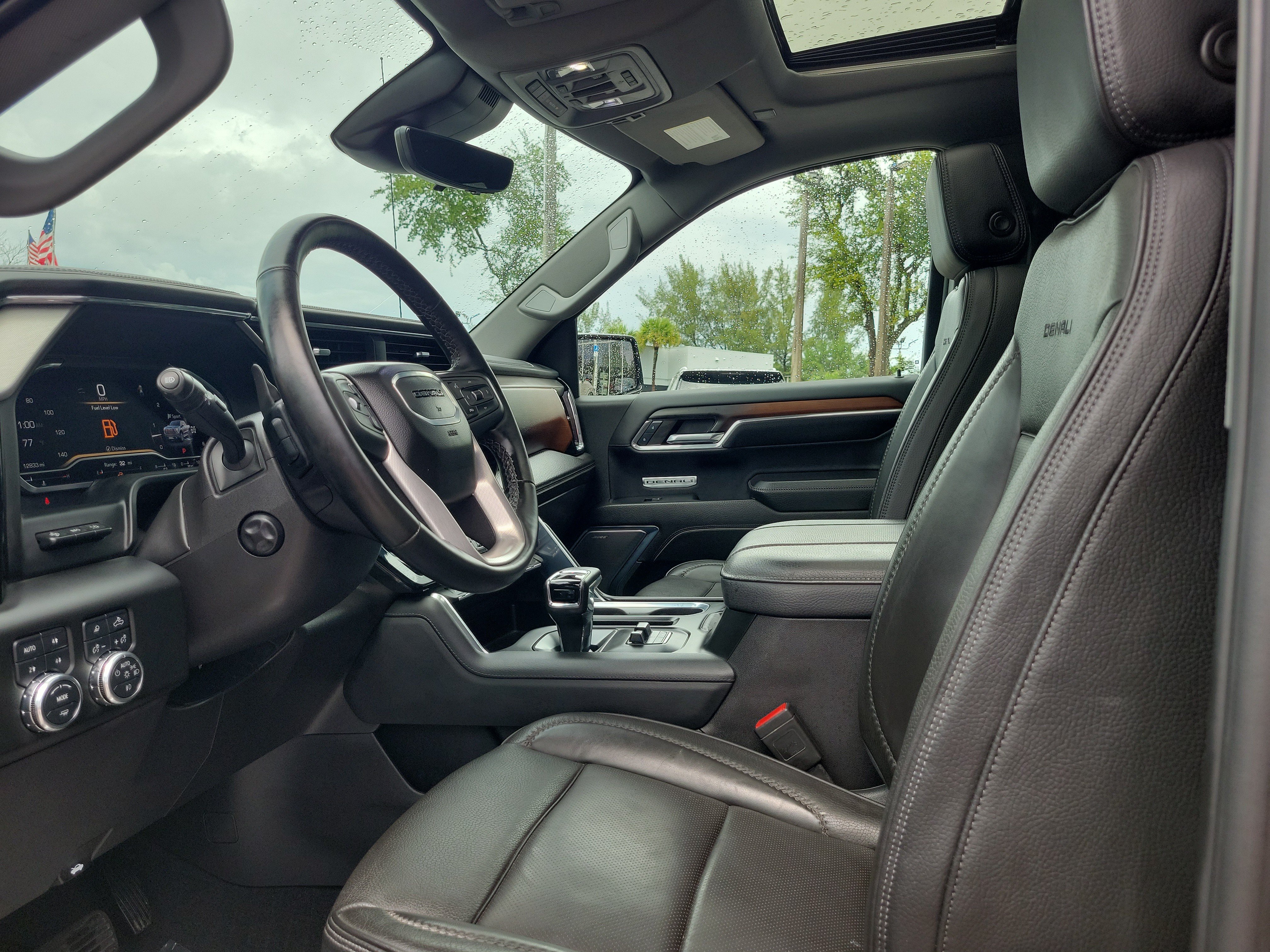 Used 2024 GMC Sierra 1500 Denali w/ Technology Package AWD/4WD image 13