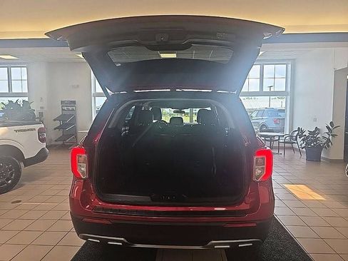Used 2021 Ford Explorer XLT w/ Equipment Group 202A AWD/4WD image 32