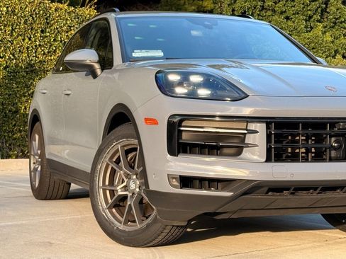 Used 2024 Porsche Cayenne image 5