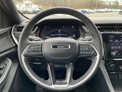 Used 2023 Jeep Grand Cherokee Altitude AWD/4WD image 16