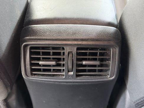 Used 2016 Nissan Rogue SV FWD image 22