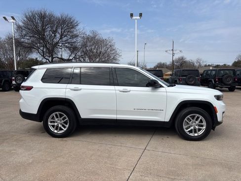 Used 2024 Jeep Grand Cherokee L Laredo image 4