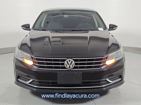 Used 2017 Volkswagen Passat 1.8T S image 9