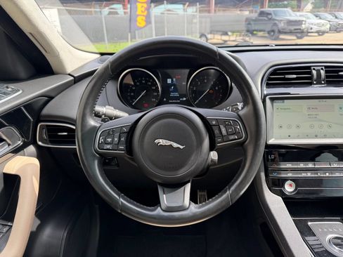 Used 2019 Jaguar F-PACE Premium AWD/4WD image 21