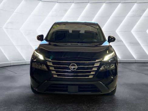 Used 2024 Nissan Rogue SV image 2