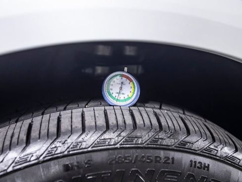 Used 2023 Audi Q8 Premium image 40