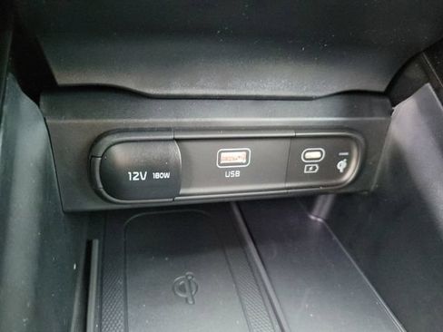 Certified 2025 Kia Telluride EX w/ EX Captain's Chair Package FWD image 21