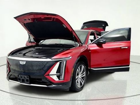 Used 2024 Cadillac Lyriq Luxury AWD/4WD image 13