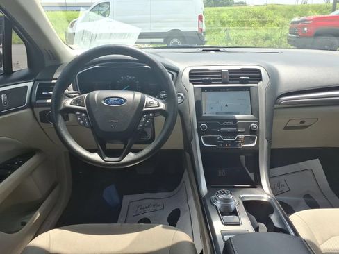 Used 2019 Ford Fusion SE FWD image 16