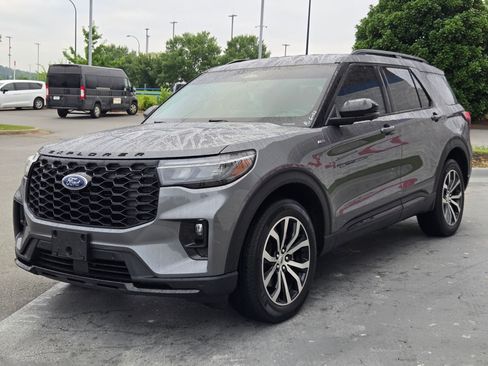 Used 2025 Ford Explorer ST-Line AWD/4WD image 3