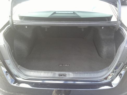 Used 2025 Nissan Altima 2.5 SV FWD image 28