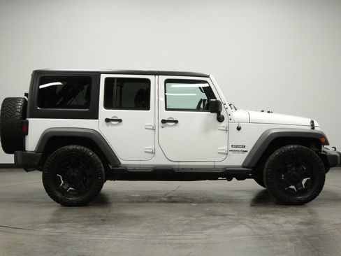 Used 2018 Jeep Wrangler Unlimited Sport S AWD/4WD image 9