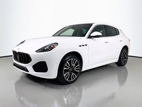 New 2025 Maserati Grecale GT image 4
