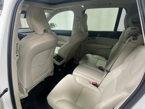Used 2019 Volvo XC90 T5 Momentum w/ Multimedia Package AWD/4WD image 13