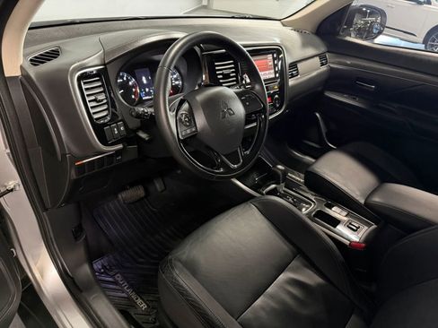 Used 2019 Mitsubishi Outlander SE image 15
