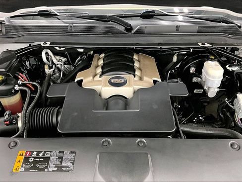 Used 2018 Cadillac Escalade Platinum AWD/4WD image 11