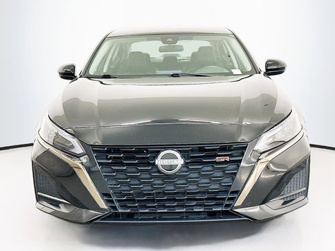Used 2024 Nissan Altima 2.5 SR image 2