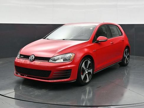 Used 2016 Volkswagen Golf 4-Door FWD image 5