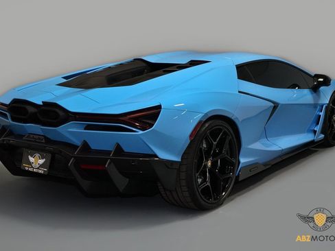 Used 2025 Lamborghini Revuelto image 7